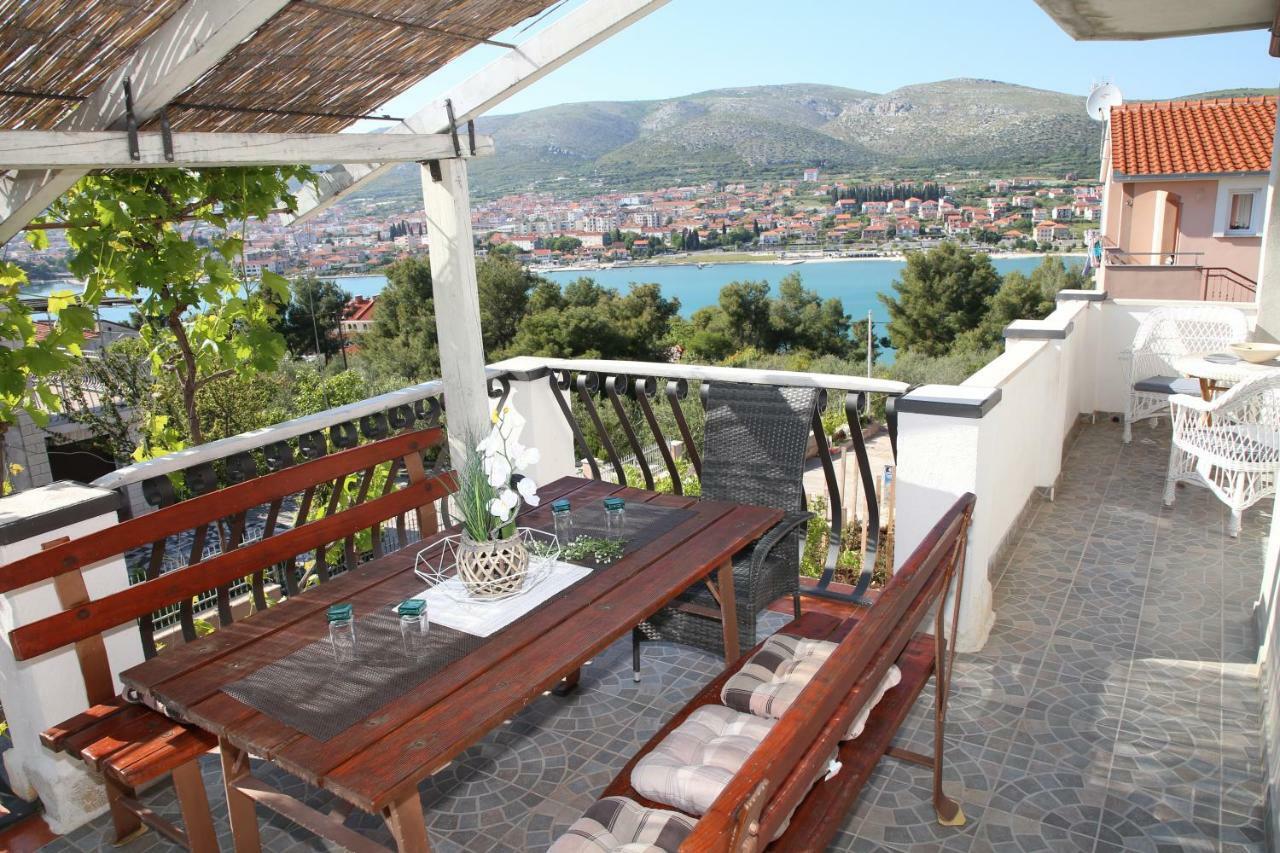 Apartment Poseidon Трогир Екстериор снимка
